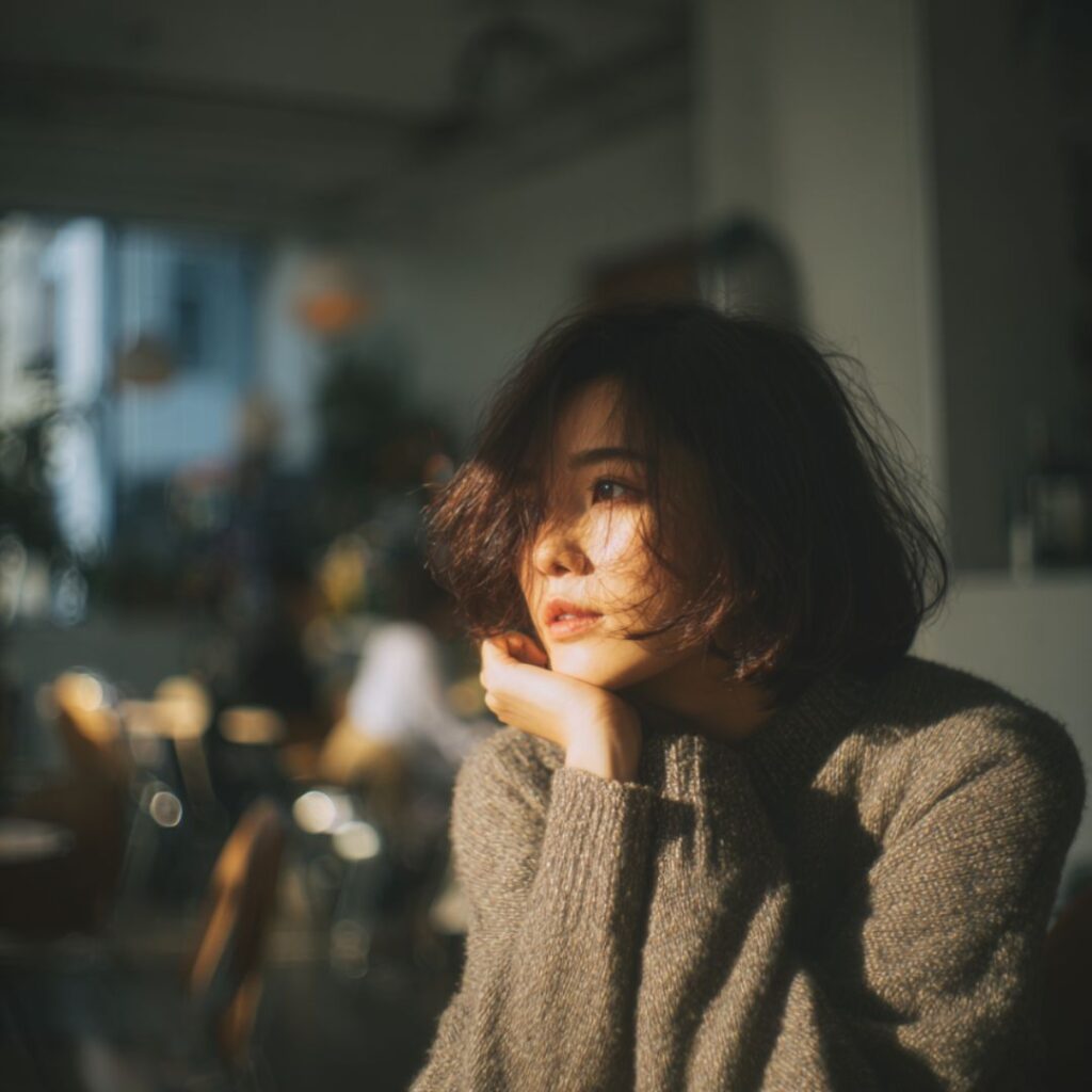 婚活に疲れている女性の画像